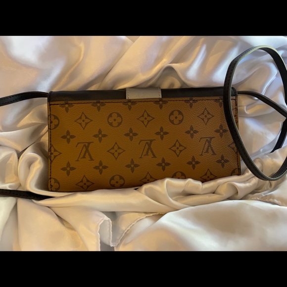 Louis Vuitton 2017 Monogram Reverse Column Clutch/Crossbody - Picture 2 of 10